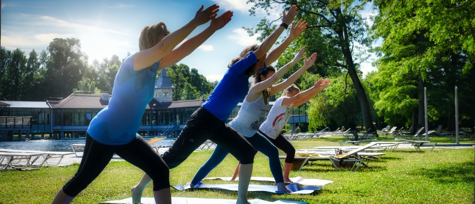 Ingyenes jóga a Hévízi-tó partján