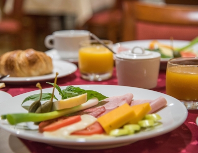 Online deal with breakfast