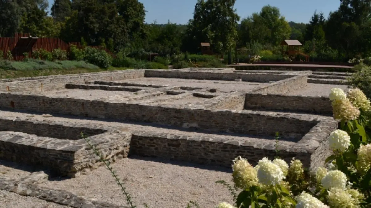 roman-ruin-garden