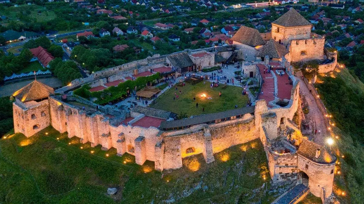 sumegi var